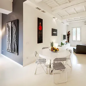 Charming Flat In Centro A Con Posto Auto Ferienhaus